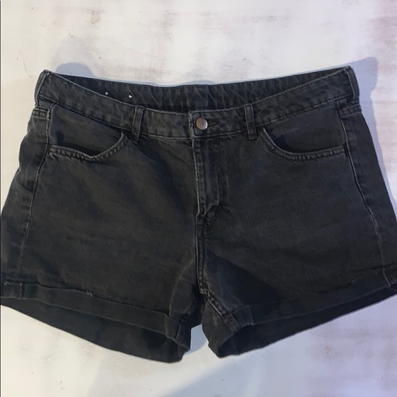 High-Waisted Denim Short - Picture 1 of 3